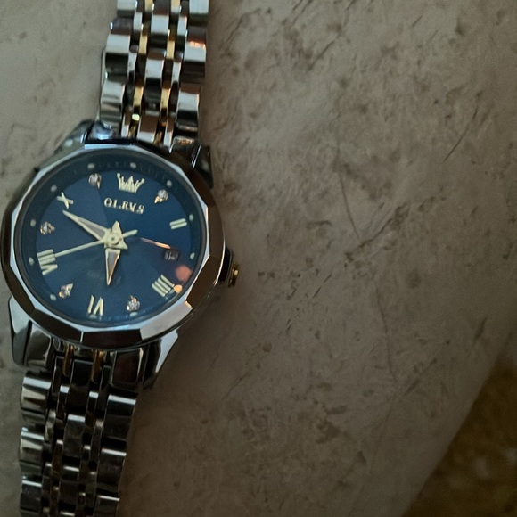 Beautiful dress watch. Blue face with silver and gold NWT - Picture 2 of 4